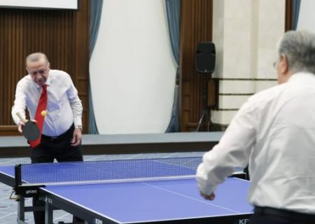 بازی تنیس روی میز اردوغان و رئیس جمهور قزاقستان