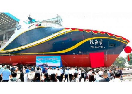 چین اولین کشتی بدون سرنشین را به آب انداخت
