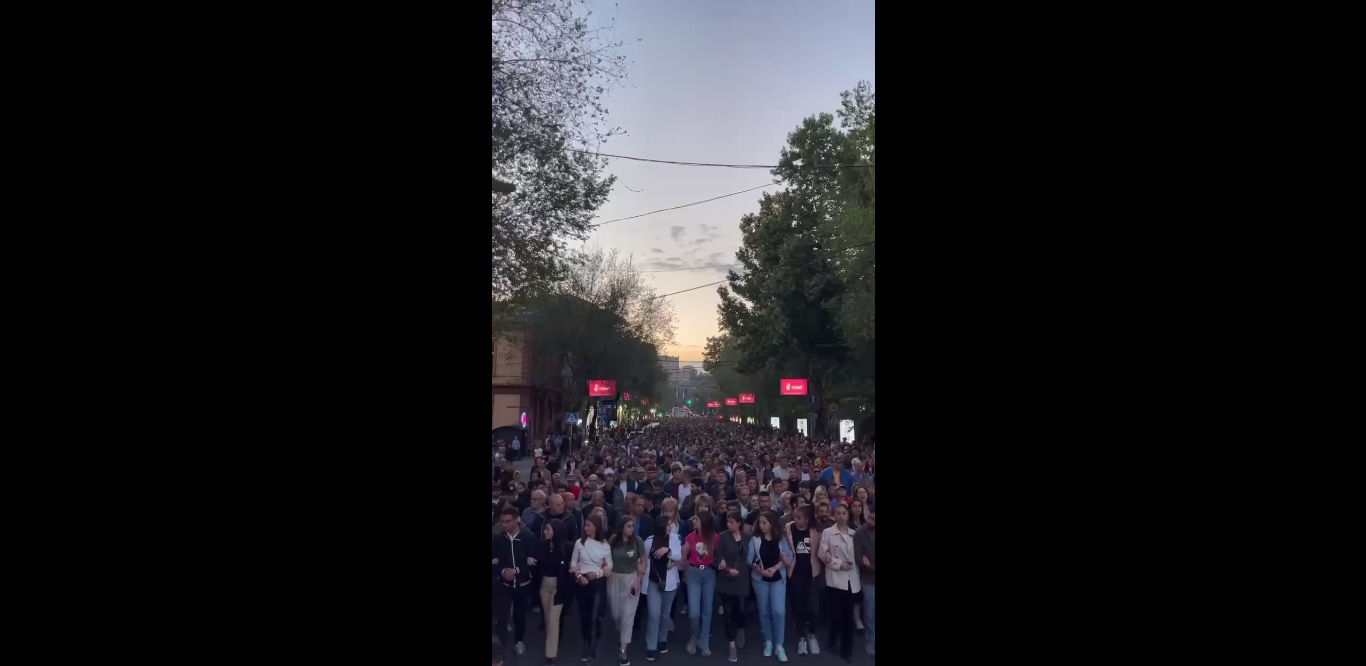 تداوم راهپیمایی مخالفان دولت ارمنستان در ایروان