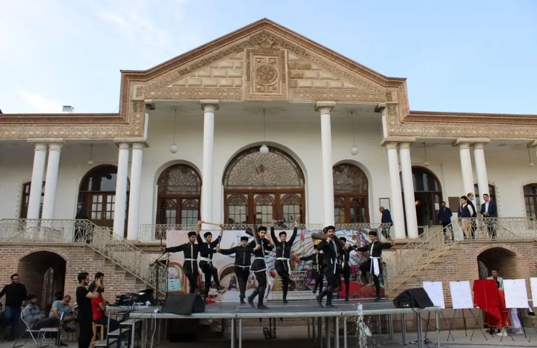 اجرای زنده آیین‌های سنتی میراث ناملموس آذربایجان شرقی در محوطه موزه قاجار