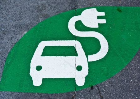 اتحادیه اروپا از سال ۲۰۳۵ عرضه خودروهای بنزینی و دیزلی را ممنوع می کند