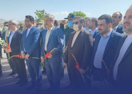 ادای احترام وزیر فرهنگ و ارشاد اسلامی به مقام شامخ شهدای مراغه