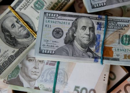 بانک مرکزی اوکراین ارزش پول کشورش را ۲۵ درصد در برابر دلار آمریکا کاهش داد