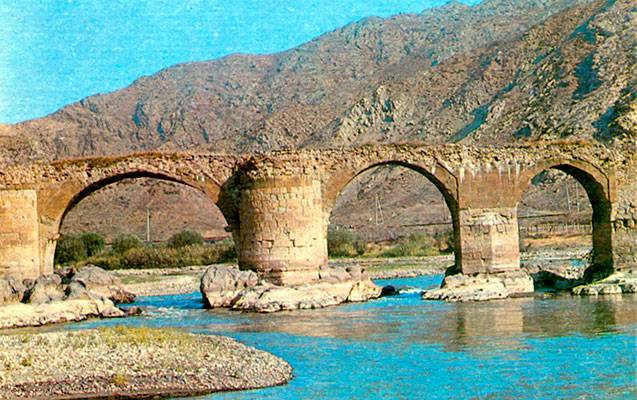 جمهوری اسلامی ایران و آذربایجان به طور مشترک می توانند پل خدآفرین را بازسازی کنند
