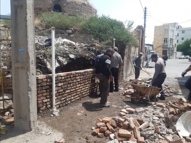 دیوار حمام قدیمی منصوریه اردبیل تکمیل می‌شود
