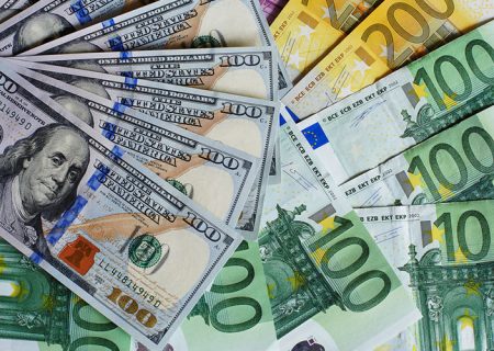 برابری دلار و یورو