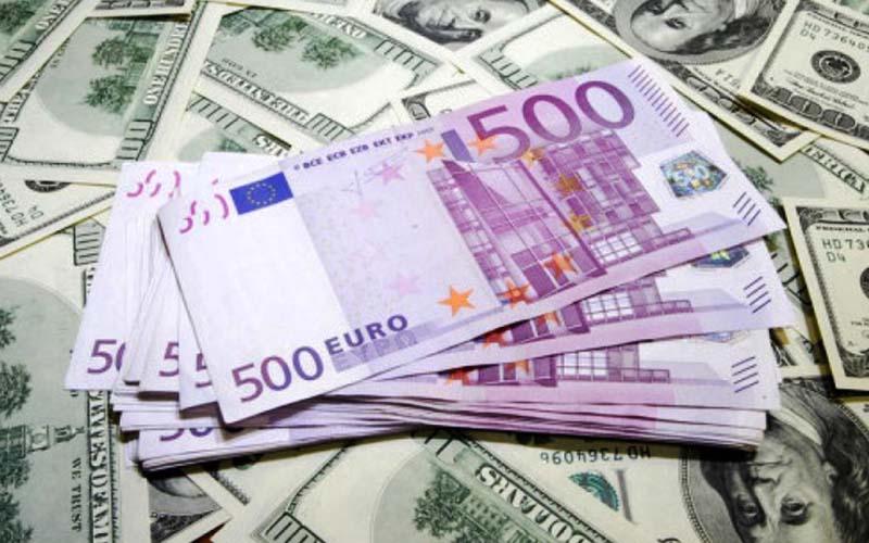 دلار نتوانست در برابر یورو مقاومت کند