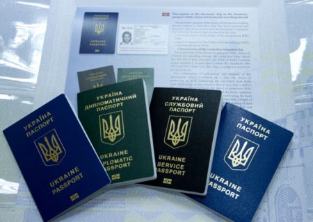 گذرنامه دیپلماتیک نمایندگان پارلمان اوکراین لغو شد