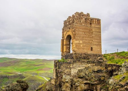 تعمیر و مرمت قلعه تاریخی ضحاک هشترود