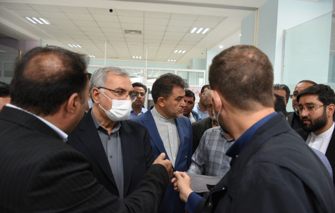 وزیر بهداشت از مصدومان زلزله خوی عیادت کرد