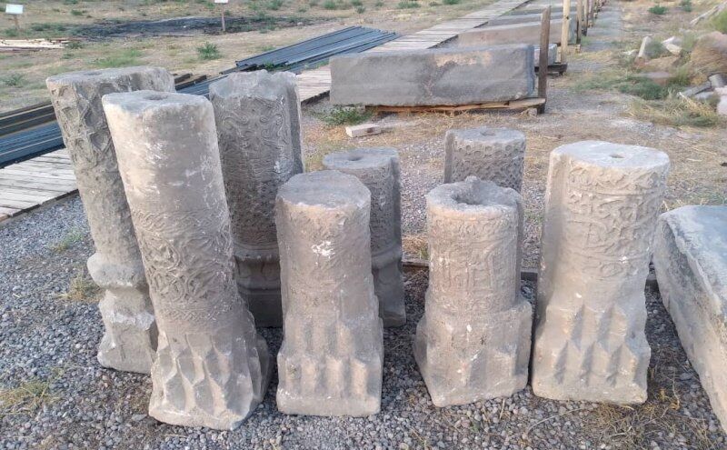 کشف هشت قطعه سنگ تاریخی حجاری شده در تبریز