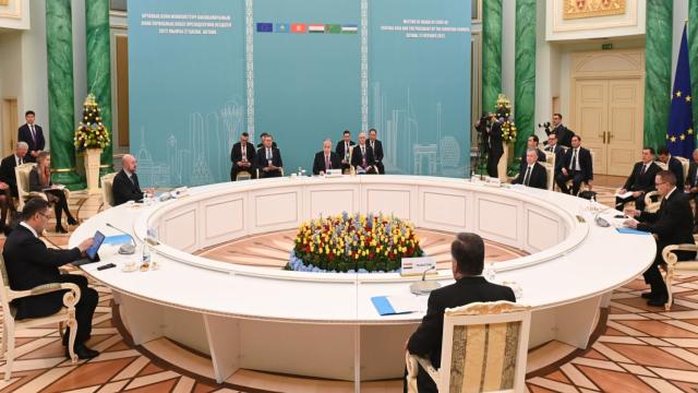 رهبران اتحادیه اروپا و آسیای مرکزی برای اولین بار با یکدیگر دیدار کردند