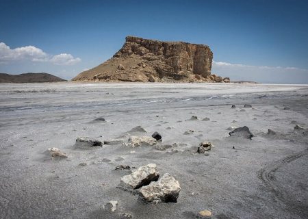 شرایط آرمانی دریاچه ارومیه دیگر قابل برگشت نیست/ باید دریاچه را کوچک کنیم