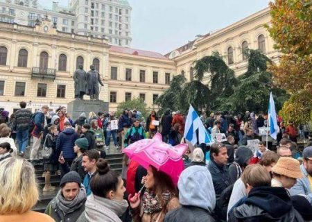روس ها در تفلیس علیه پوتین تظاهرات کردند