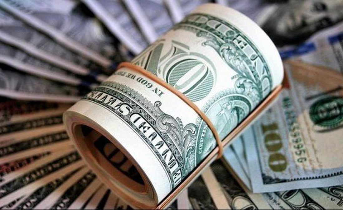 دلار در آستانه ورود به کانال ۳۴ هزار تومانی