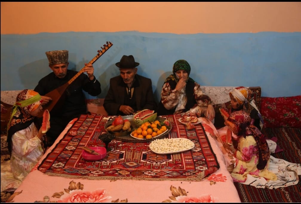 نگاهی به آداب و رسوم ترکان آذربایجان در چیله گئجه سی/ نوای سوزناک عاشیقلار و تمنای تقسیم شادی‌ها