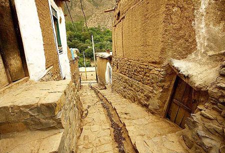 اصلاح کف فرش معابر در روستای تاریخی اشتبین آذربایجان شرقی