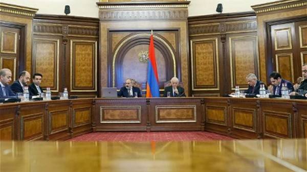 با ادامه تجمع در جاده شوشا- خانکندی پاشینیان اقدام به برگزاری نشست شورای امنیت ارمنستان کرد