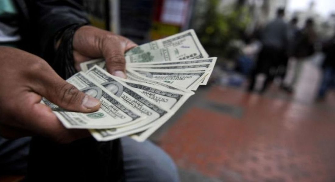 تفکر حاکم بر ایران دلار را به ۴۰۰۰۰ تومان رسانده است