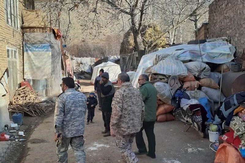ارتش وارد مناطق زلزله زده خوی شد/ آماده باش چهار یگان عمده و سه بیمارستان منطقه‌ای و صحرایی ارتش برای امدادرسانی به حادثه دیدگان خوی
