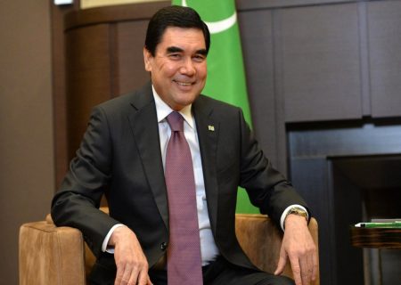 ترکمنستان به نظام پارلمانی تک مجلسی روی آورد و قربانقلی بردی محمداف به عنوان رهبر ملی معرفی شد
