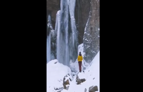 منظره زیبای برفی و یخزده آبشار کرکری (مشکین شهر)