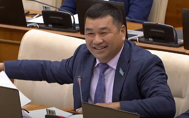 اعتبار نماینده مجلس قزاقستان به سبب پوتین لغو شد