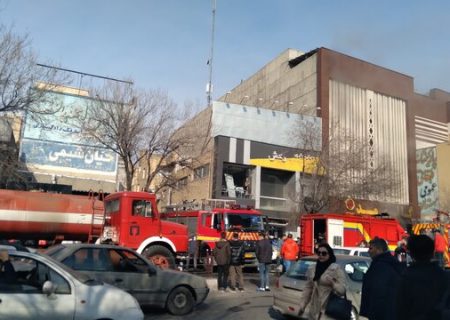 آتش سوزی در یک پارکینگ طبقاتی در تبریز اطفا شد