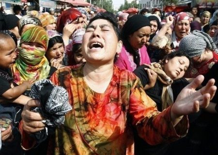روزنامه کیهان تورکان اویغور را “تروریست” خواند