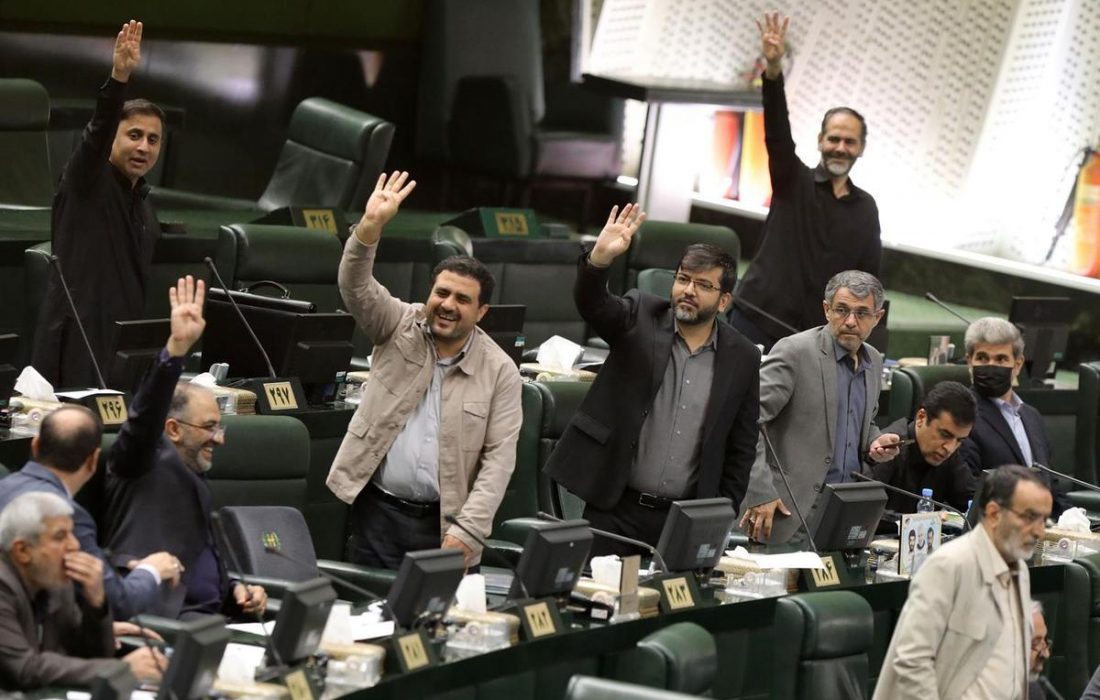 از ترمز اقتصادی رئیسی تا قیمت نجومی گوشت و دلار، تا دلیل سکوت احمدی نژاد و گم شدن مسئولان اقتصادی