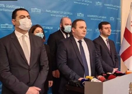 در گرجستان ۶ نماینده از حزب حاکم استعفا دادند