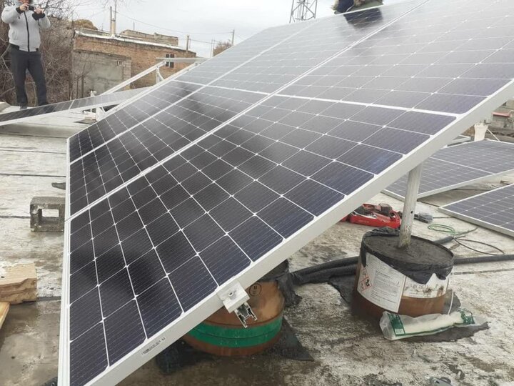 ۴واحد نیروگاه خورشیدی ۵کیلوواتی در روستای اوشندل هشترود افتتاح شد