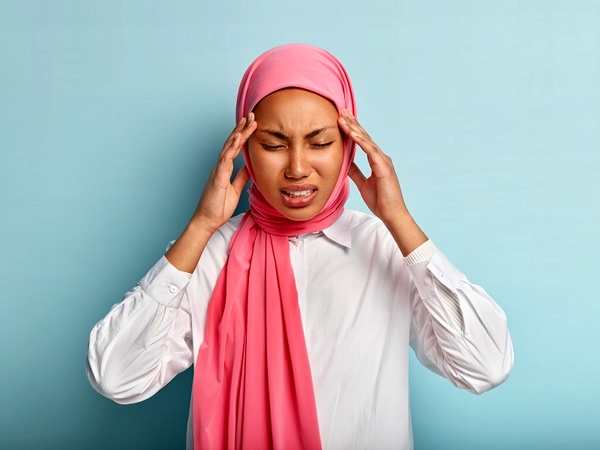 ۱۰ روش درمان سردرد روزه‌ داران در ماه رمضان