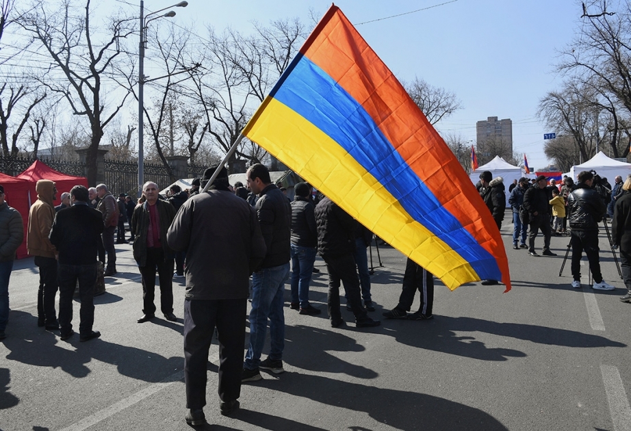 عده ای در ایروان با تجمع در خیابان ها خواستار استعفای نیکول پاشینیان هستند