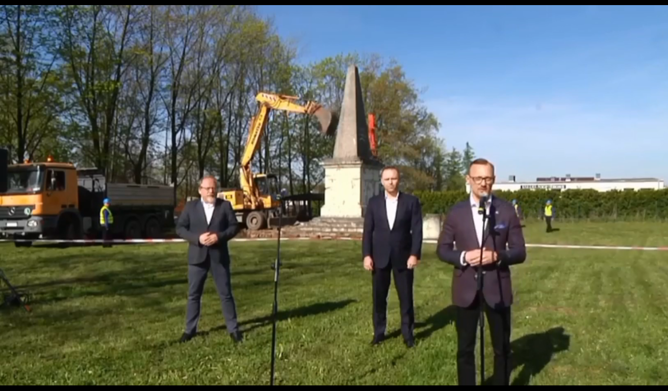 بنای یادبود ارتش سرخ در لهستان تخریب شد!