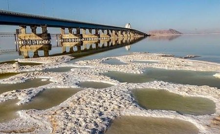 در دهه هفتاد همایش «چگونه از شر دریاچه ارومیه خلاص شویم» در دانشگاه تبریز برگزار شد / ما به دست خودمان این بلا را سر دریاچه آوردیم