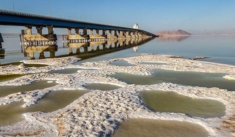 در دهه هفتاد همایش «چگونه از شر دریاچه ارومیه خلاص شویم» در دانشگاه تبریز برگزار شد / ما به دست خودمان این بلا را سر دریاچه آوردیم