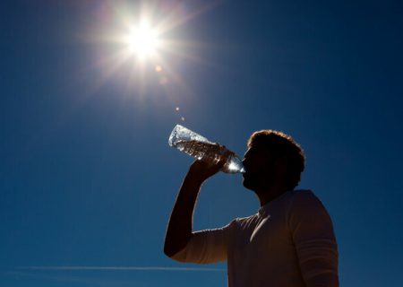 مصرف دوغ و آب برای جلوگیری از گرمازدگی فراموش نشود