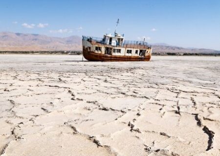 گرما و کاهش بارندگی؛ دلیل خشک شدن ۹۸ درصد از دریاچه ارومیه تا آخر مردادماه