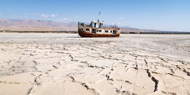 گرما و کاهش بارندگی؛ دلیل خشک شدن ۹۸ درصد از دریاچه ارومیه تا آخر مردادماه