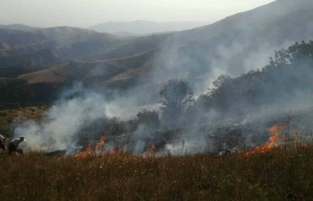 وقوع آتش سوزی در ۵ نقطه از مراتع آذربایجان شرقی