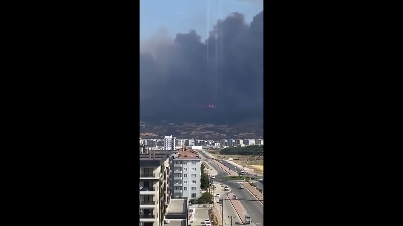آتش سوزی گسترده در ارتفاعات شهر چاناخ قلعه ترکیه