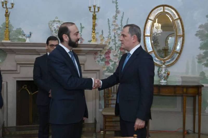 نشست غیررسمی وزرای امور خارجه آذربایجان و ارمنستان در تهران برگزار شد