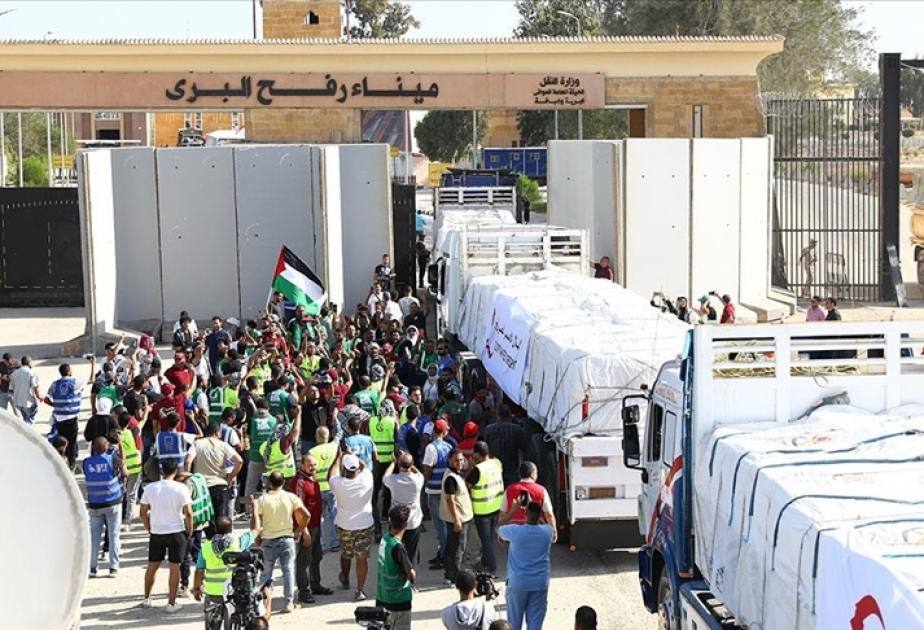 کامیون های حامل کمک های بشردوستانه از مصر وارد نوار غزه شدند