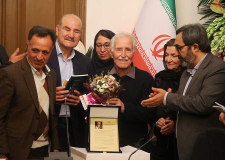 گزارش تصویری از مراسم تجلیل از استاد رحیم رئیس نیا در بنیاد ایرانشناسی آذربایجان شرقی