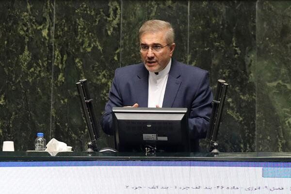 همسان‌سازی بازنشستگان اجرا می‌شود/ رشد حقوق‌ حداقل‌بگیران در سال آینده بیشتر خواهد بود