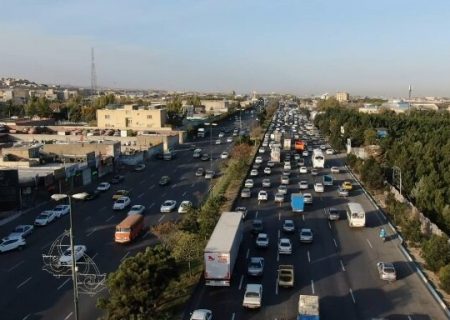 ضرورت تغییر ساعت و درب اصلی شرکت تراکتورسازی در راستای کاهش بار ترافیکی ورودی غربی تبریز