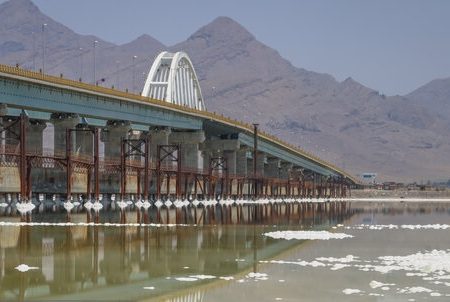 ستاد احیای دریاچه ارومیه غرق شد/ تخریب بستر حوضه آبگیر ادامه دارد