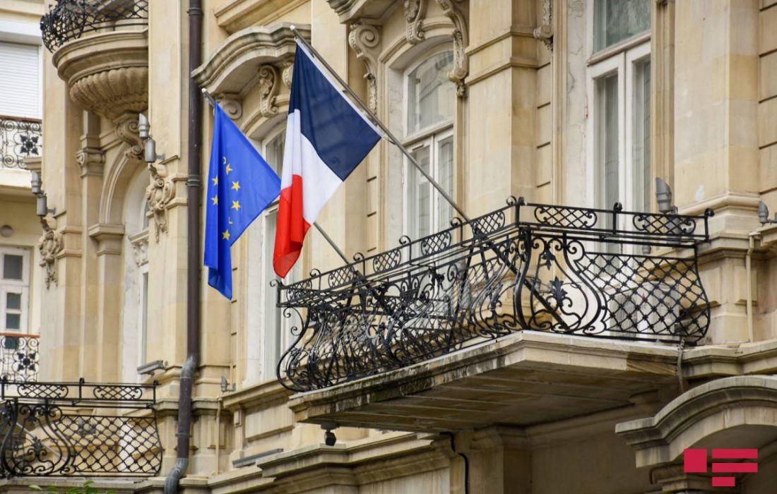 وزارت امور خارجه آذربایجان دو نفر از کارمندان سفارت فرانسه را «شخص نامطلوب» اعلام کرد