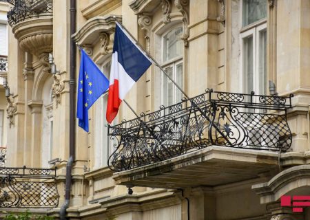 وزارت امور خارجه آذربایجان دو نفر از کارمندان سفارت فرانسه را «شخص نامطلوب» اعلام کرد
